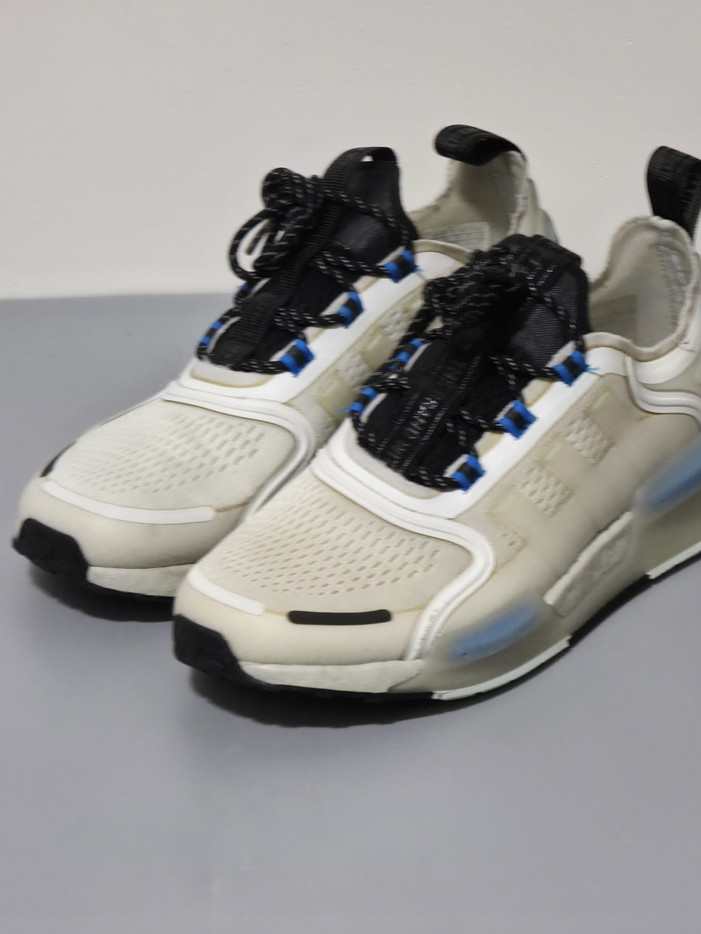 Adidas NMD_V3 Sneakers Men's 6 Cloud White Black Blue Boost GX2086 w/ Box
